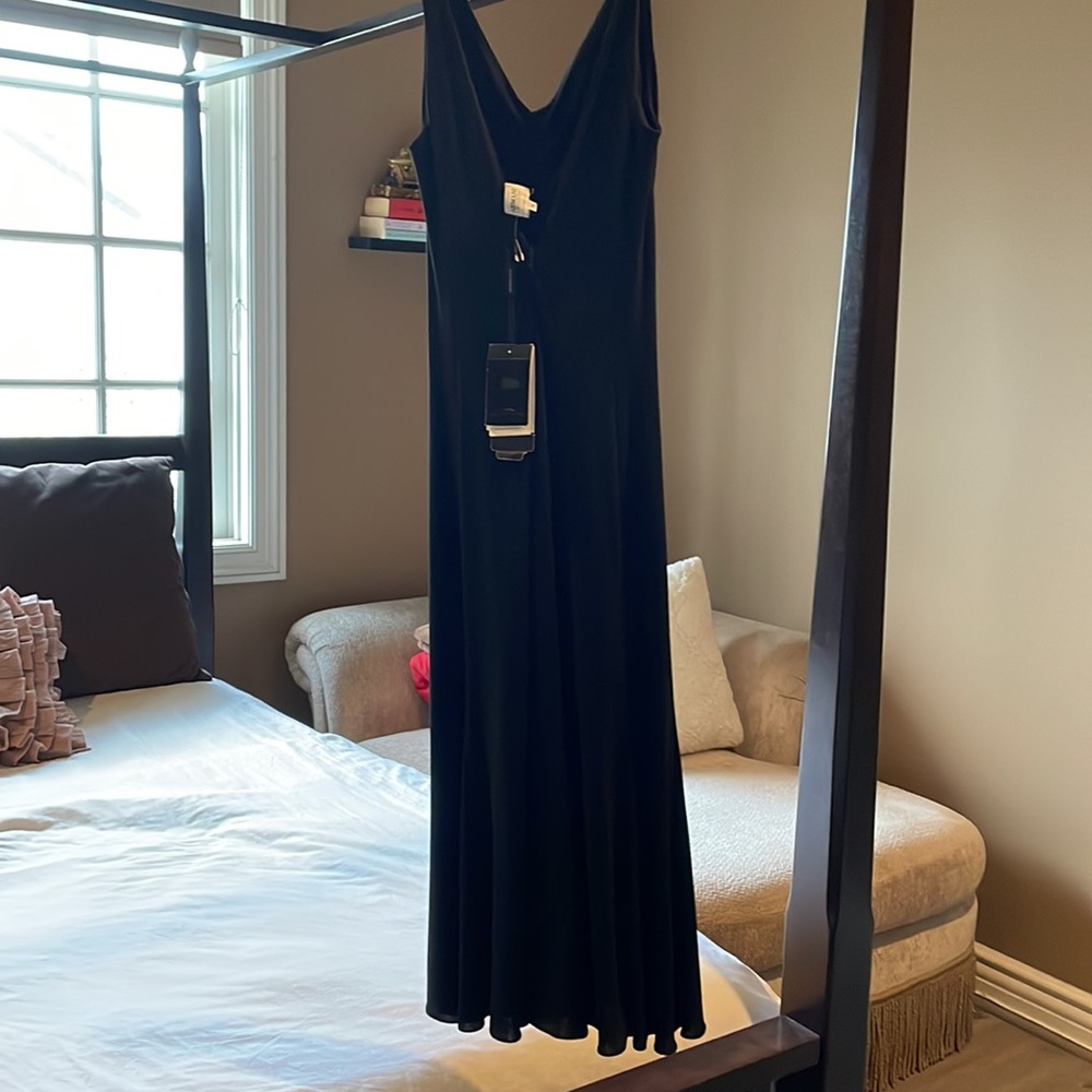Dresses - Picture 3 of 4